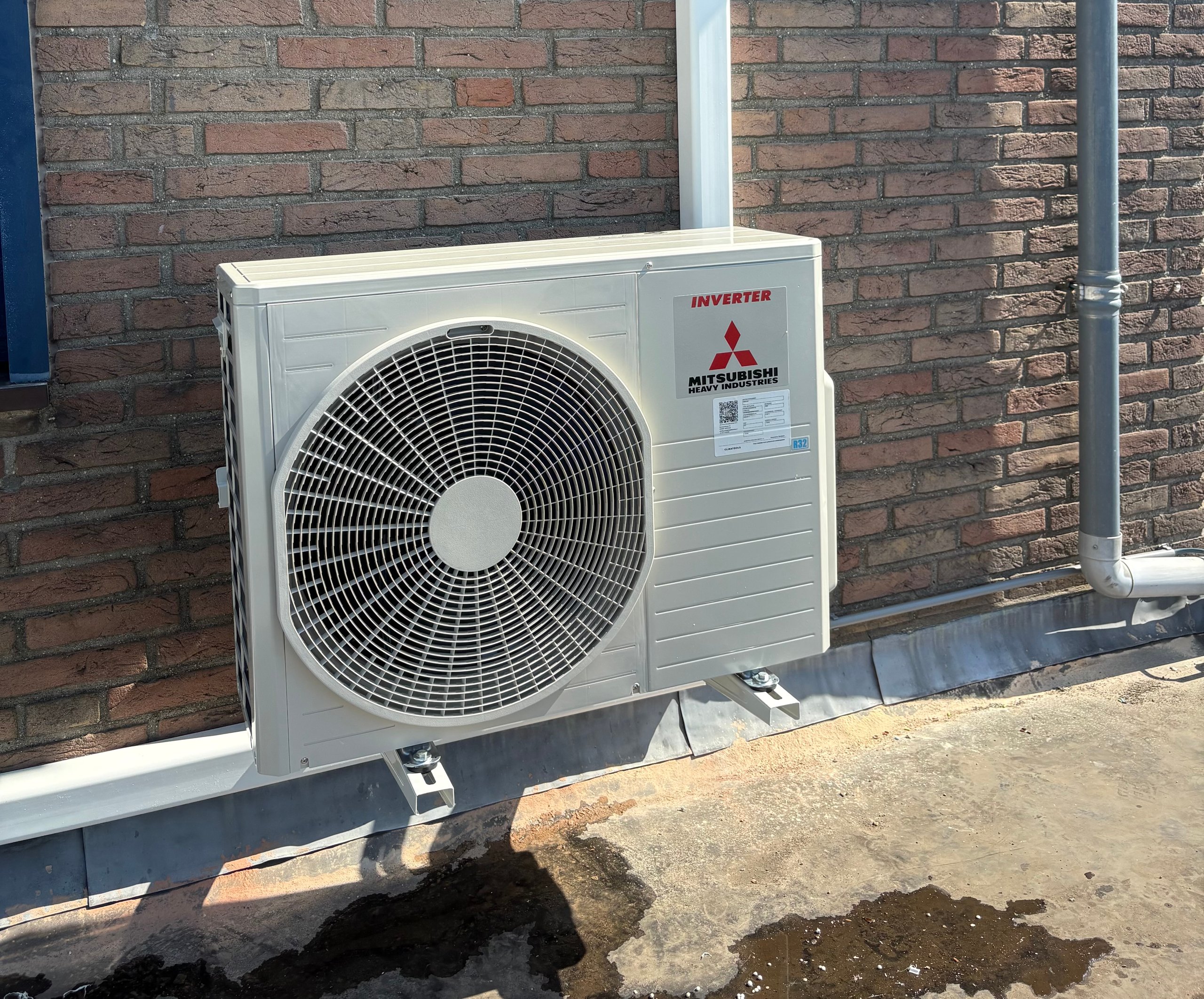 Mitsubishi air conditioning heat pump outdoor unit
